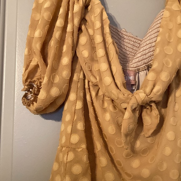 Show Me Your Mumu: Nita Off-the-Shoulder Tie-Front Top - Gold Dot| Sz L - Picture 7 of 11